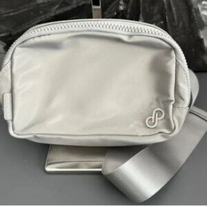 Poshmark/Lululemon Every Day Belt Bag
